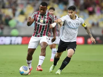 Grêmio toma virada, mas empata com Flu nos acréscimos em jogo quente no Rio