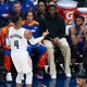 Westbrook é multado pela NBA após gesto obsceno para banco adversário; veja