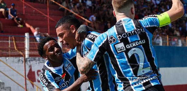 Grêmio domina Vitória da Conquista na estreia e lidera grupo na Copinha