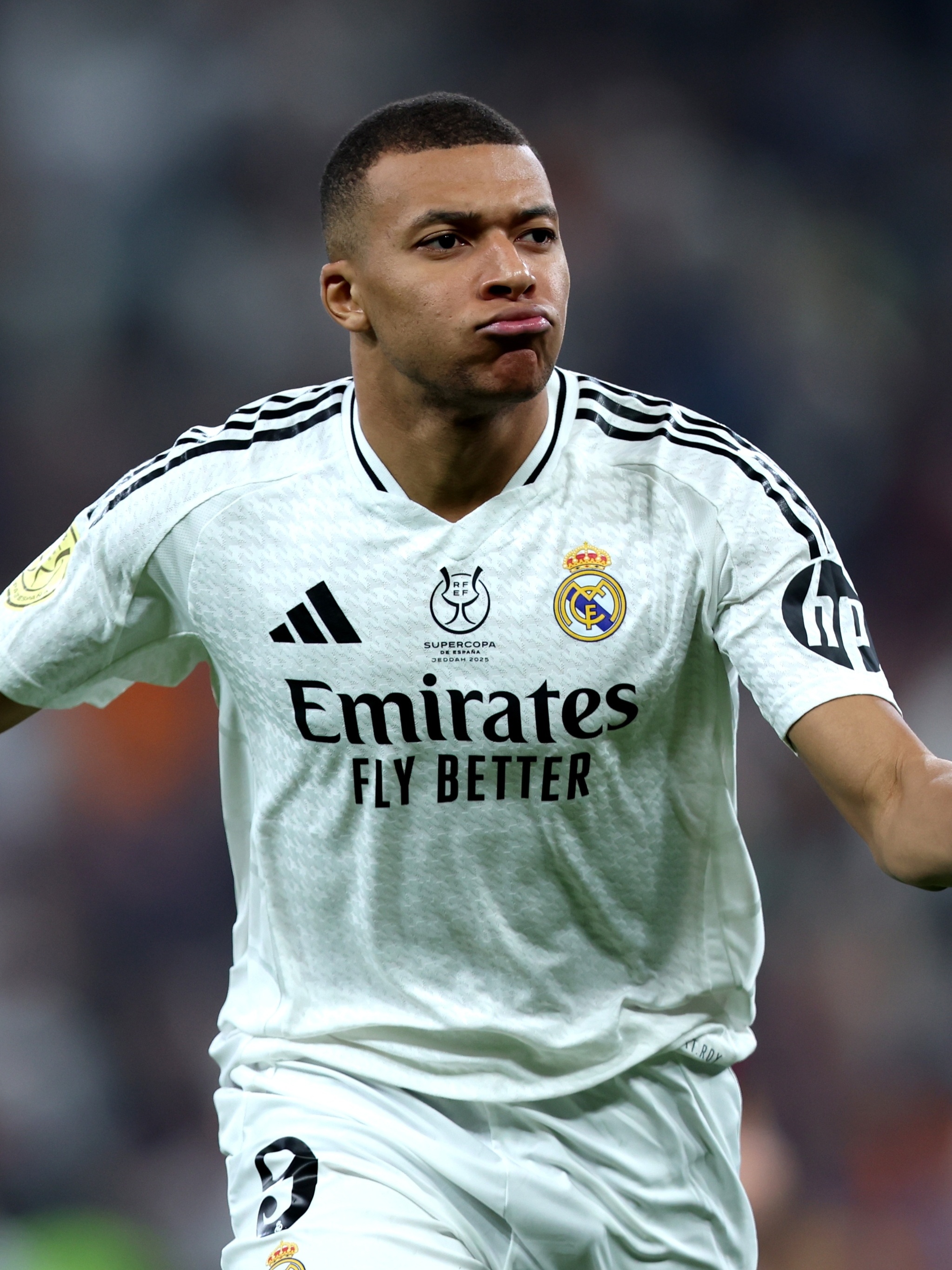 Mbappé extrai dente, mas viajará com o Real para jogar a Copa do Rei