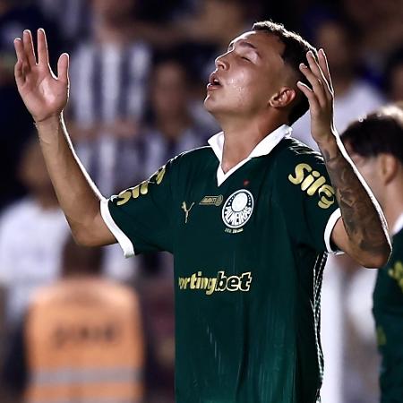 Thalys comemora gol marcado pelo Palmeiras contra o Santos pelo Paulistão Thalys comemora gol marcado pelo Palmeiras contra o Santos pelo Paulistão
