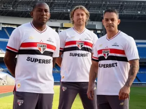 São Paulo lança camisa em homenagem aos 20 anos do tri mundial