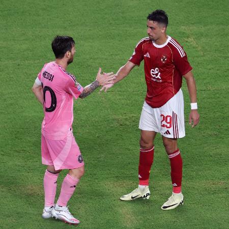 Taher Mohamed (à direita) será desfalque do Al Ahly contra o Palmeiras em jogo do Mundial de Clubes Taher Mohamed (à direita) será desfalque do Al Ahly contra o Palmeiras em jogo do Mundial de Clubes