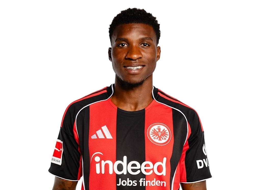 Mercado da Bola: São Paulo abre negociação por Aurélio Buta, lateral-direito ex-Frankfurt