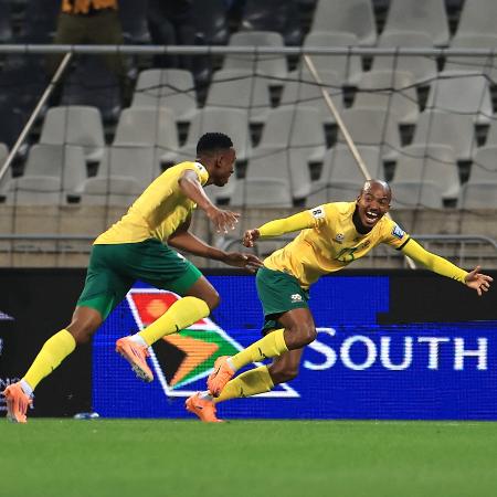 Thalente Mbatha, da África do Sul, comemora gol contra Ruanda pelas Eliminatórias Africanas para a Copa de 2026 Thalente Mbatha, da África do Sul, comemora gol contra Ruanda pelas Eliminatórias Africanas para a Copa de 2026