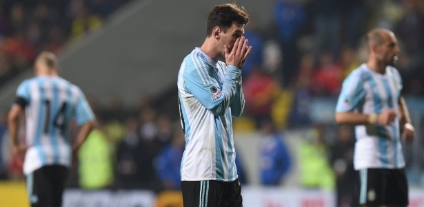 Messi lamenta chance desperdiçada pela Argentina contra a Colômbia - AFP PHOTO / PABLO PORCIUNCULA