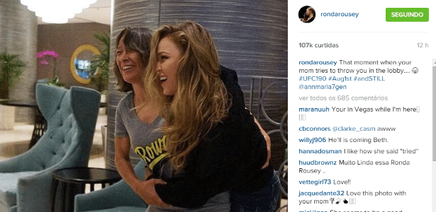 Ronda e AnnMaria DeMars brincam durante evento promocional do UFC - Reprodução/Instagram