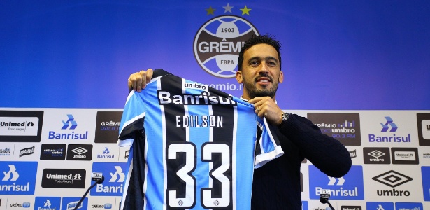 Edilson teve nome publicado no BID às 18h59 e está liberado para reestrear no Grêmio - Lucas Uebel/Divulgação Grêmio