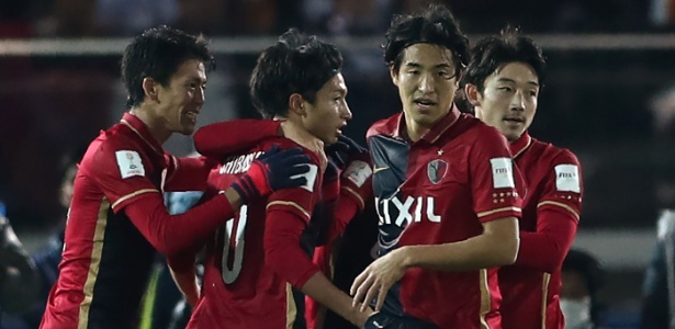 Kashima Antlers comemora o empate contra o Real Madrid no final do primeiro tempo - Behrouz Mehri/AFP - Behrouz Mehri/AFP