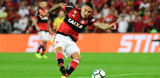 Guerrero arrisca chute em Flamengo x Botafogo pela Copa do Brasil - Thiago Ribeiro/AGIF - Thiago Ribeiro/AGIF
