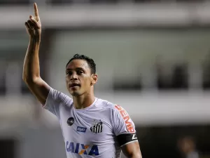 Ricardo Oliveira: Santos deveria seguir o exemplo do Palmeiras após Série B