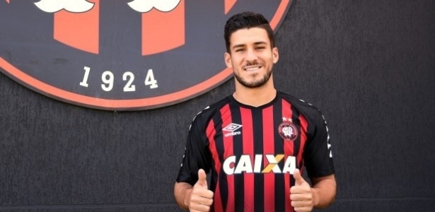 Marcinho agora veste o vermelho e preto do Atlético - Miguel Locatelli/Site Oficial CAP