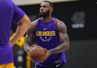 Treino com bola quadrada? LeBron contesta e defende "basquete puro"