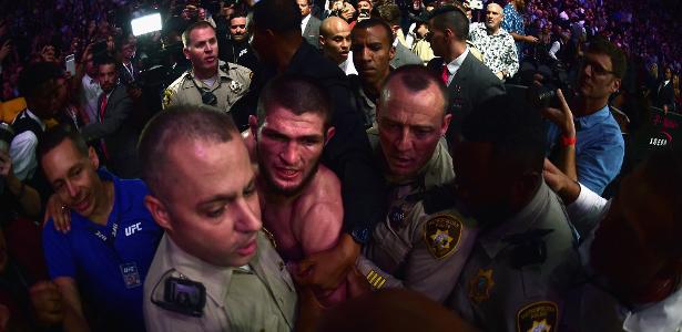 Briga no UFC 229 | Técnico de McGregor sai em defesa de Khabib: 'Eu entendo'