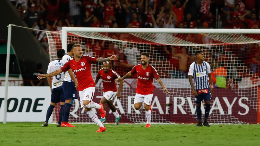 Nico Lopez do Internacional comemora gol durante partida contra o Alianza Lima - Jeferson Guareze/AGIF