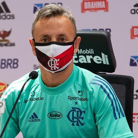 Rafinha concede entrevista coletiva no Ninho do Urubu, CT do Flamengo. Lateral pode voltar ao Rubro-negro - Alexandre Vidal / Flamengo