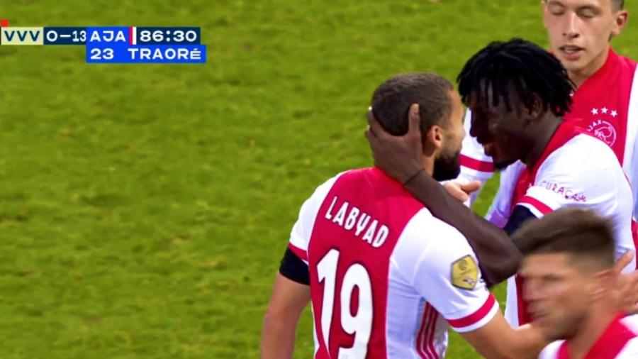 O artilheiro Lassina Traoré marca o último gol do Ajax em cima do  VVV-Venlo: 13 a 0 - Reprodução/Twitter