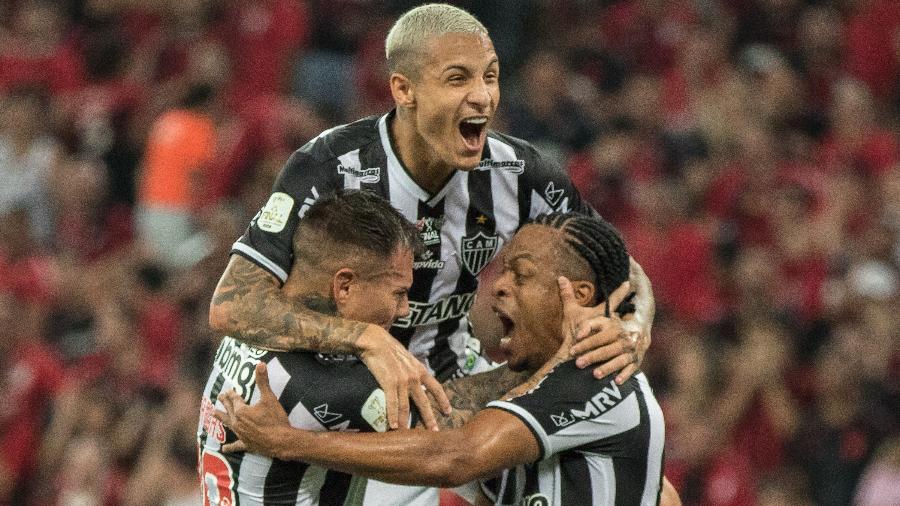 Vargas, Arana e Keno comemoram gol do Atlético-MG contra o Athletico-PR, pelo segundo jogo da final da Copa do Brasil - Robson Mafra/AGIF