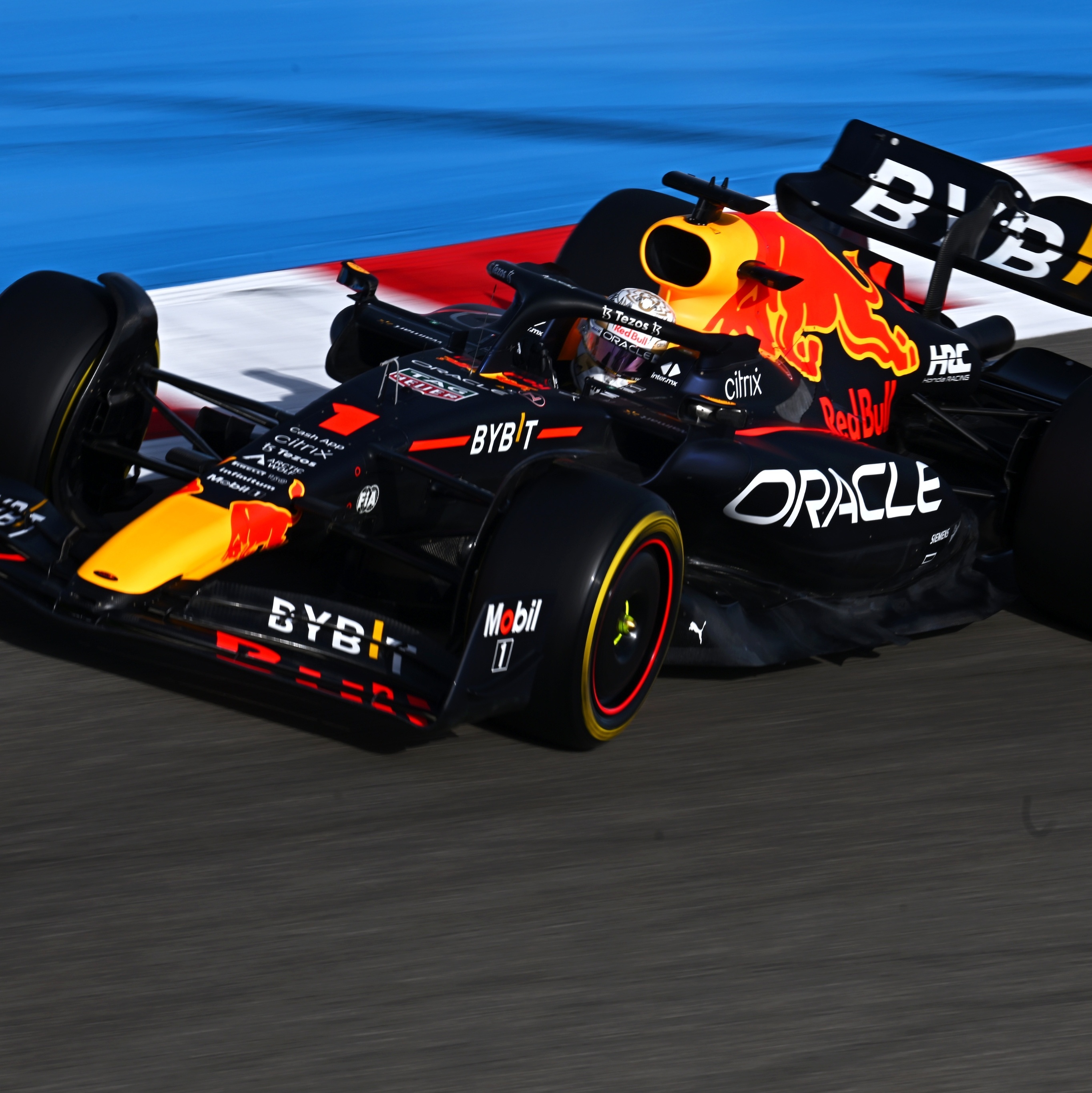 Verstappen lidera 2º treino da F1, Ferrari brilha e Hamilton vai mal