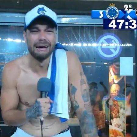 Diogo Medeiros, narrador da "Cruzeiro Sports" se emocionou muito com o acesso do time à Série A - Reprodução/Twitter