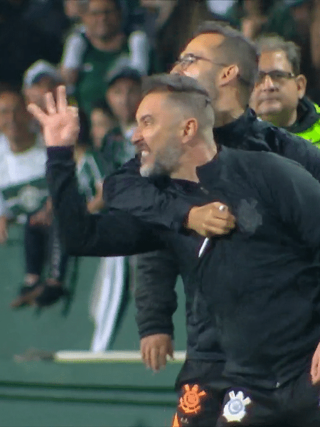 Técnico Vítor Pereira é expulso de jogo entre Corinthians e Coritiba pelo Brasileirão 2022 - Reprodução/Premiere