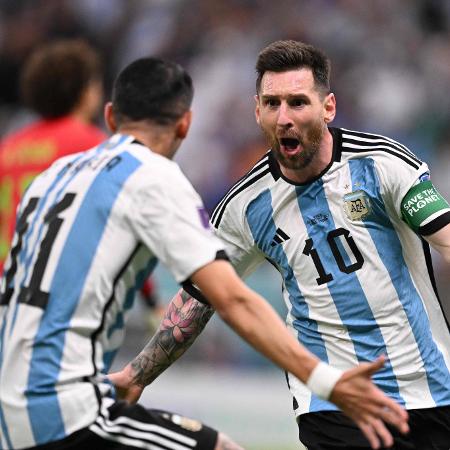 Di María e Messi celebram o primeiro gol da Argentina contra o México.