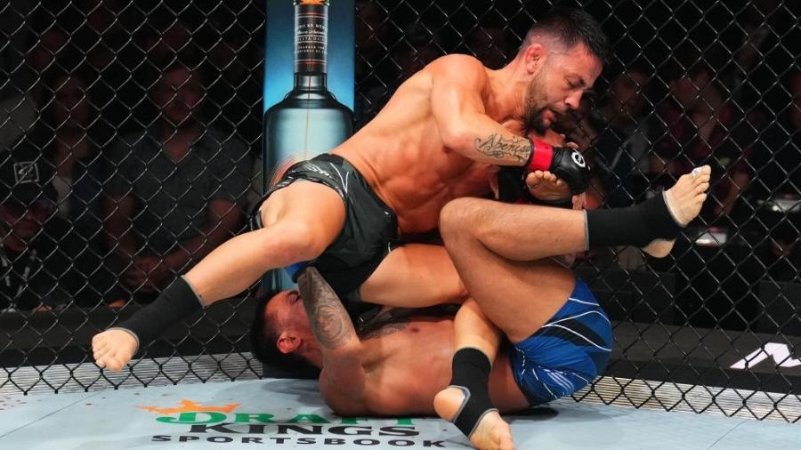 Pedro Munhoz vence Chris Gutiérrez no UFC Kansas City - Josh Hedges/Zuffa LLC via Getty Images