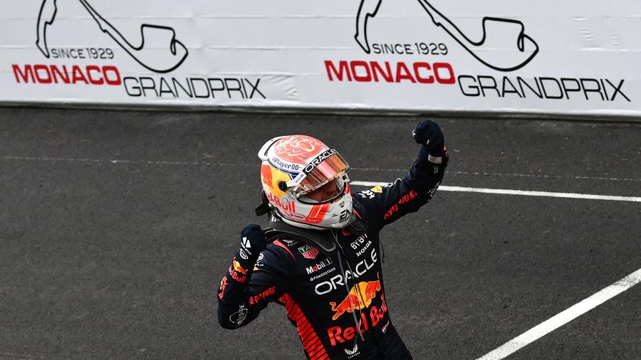 Max Verstappen comemora vitória no GP de Mônaco de F1 - JEFF PACHOUD/AFP