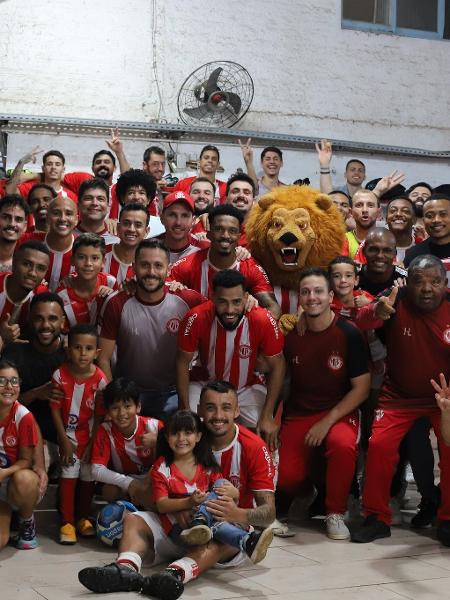 Jogadores do Hercílio Luz comemoram vitória em casa - William Lampert/Hercílio Luz FC