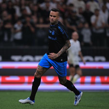 Luan, do Grêmio, em ação no jogo contra o Corinthians, na Neo Química Arena, pelo Brasileirão