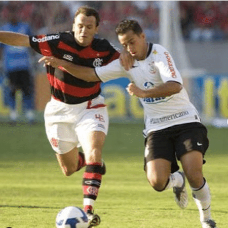 Bruno Bertucci em ação pelo Corinthians contra o Flamengo, em 2009