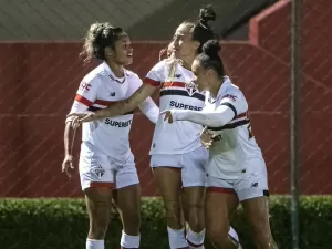 Com gol no fim, São Paulo vira sobre o Flamengo e entra no G4 do Brasileiro feminino