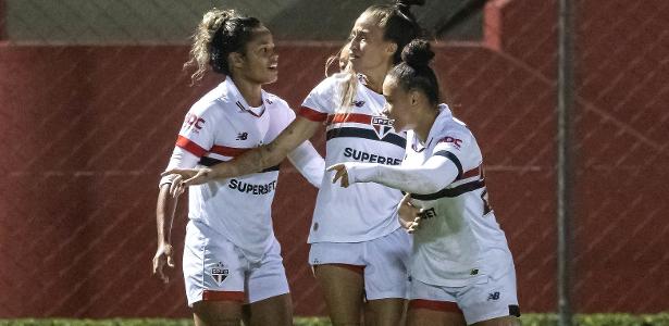 São Paulo vence Flamengo com gol decisivo e entra no G4 do Brasileirão feminino