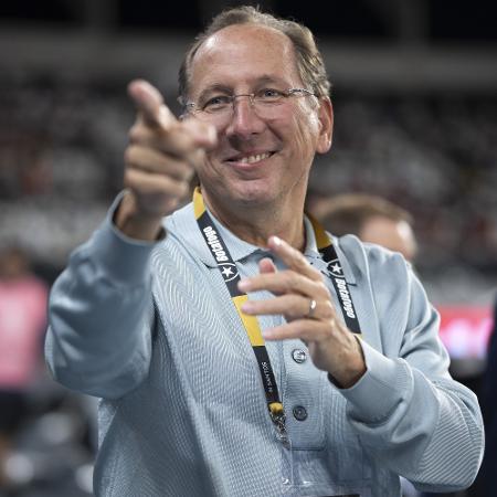 John Textor, dono da SAF do Botafogo, em jogo contra o São Paulo pela Libertadores