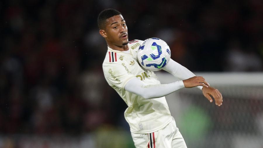 POLÊMICA! Samuel Lino critica arbitragem e alega favorecimento ao Grêmio contra o Flamengo