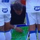 Deu certo? T&eacute;cnico do Cruzeiro usa lousa t&aacute;tica na pausa para hidrata&ccedil;&atilde;o 
