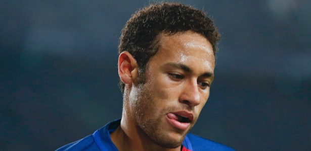 Neymar em jogo do Barcelona; enrolado na Justiça e não tão bem em campo após o ouro - Albert Gea/Reuters