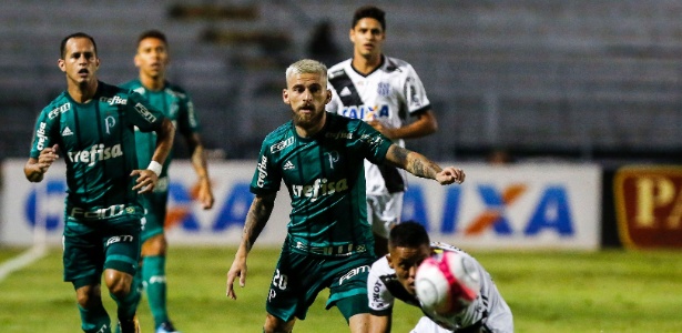 Lucas Lima em ação durante empate entre Ponte Preta e Palmeiras - Ale Cabral/AGIF