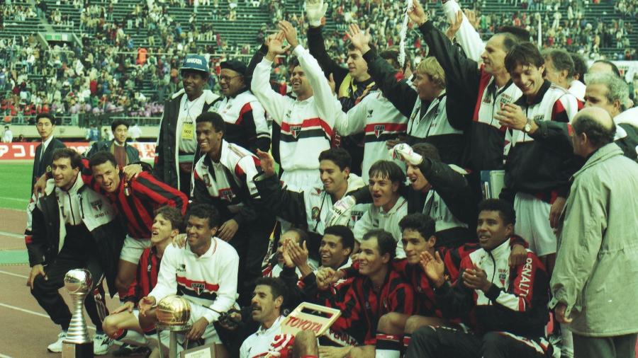 Jogadores do São Paulo comemoram a vitória por 3 a 2 sobre o Milan que garantiu o bicampeonato mundial interclubes, em 12 de dezembro de 1993 - Jorge Araújo/Folhapress