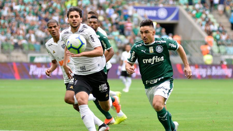Willian, durante partida entre Palmeiras e Atlético-MG - Bruno Ulivieri/AGIF
