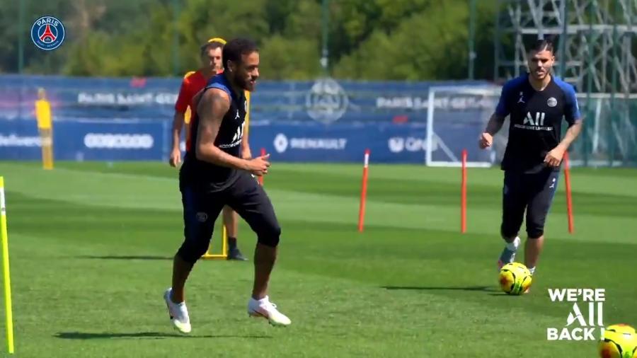 Neymar treina em campo com companheiros do PSG na retomada da preparação - Reprodução/Twitter