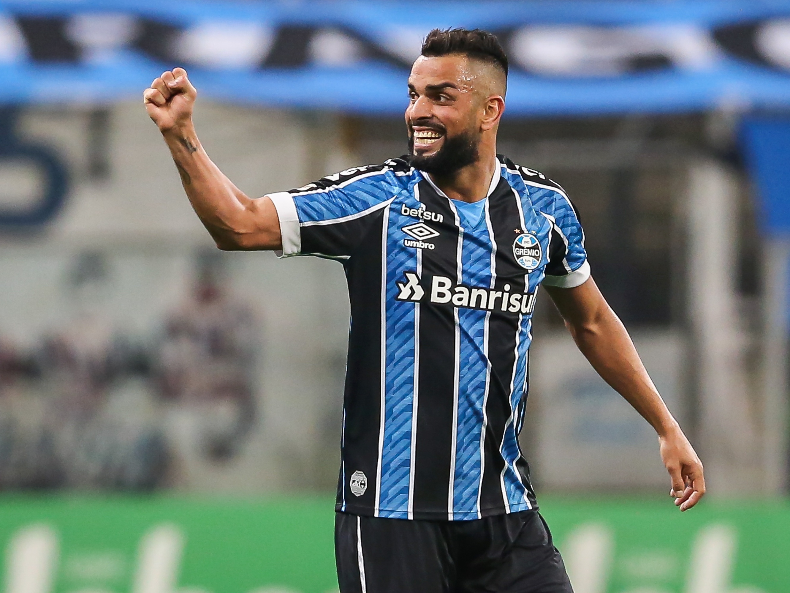 Três jogadores do Grêmio estão pendurados para jogo contra o Fortaleza