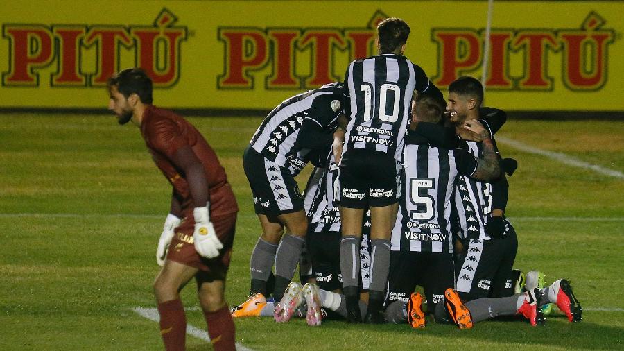 Botafogo conseguiu classificação após vencer o Paraná no Durival Britto - Vítor Silva/ BFR