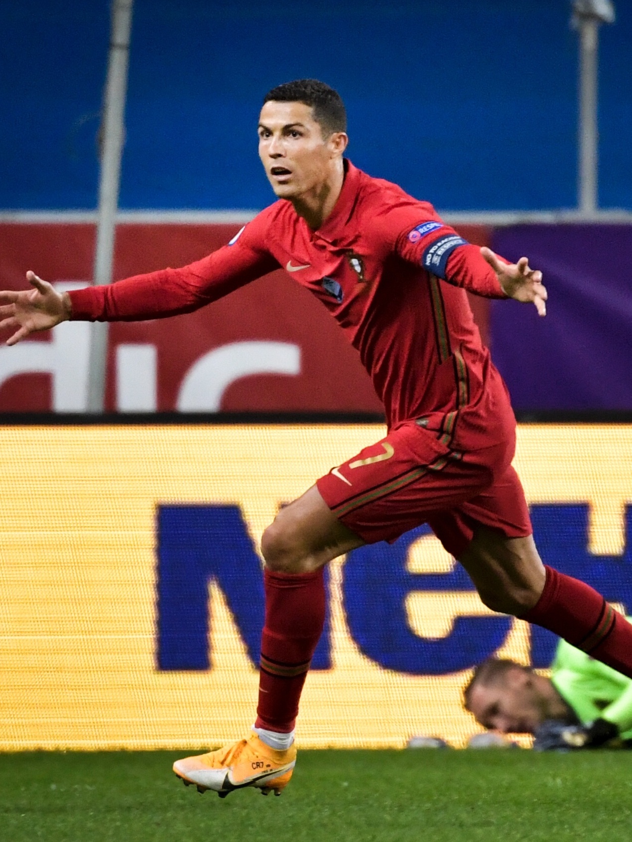 Cristiano Ronaldo curte Portugal com tênis raro de R$ 73 mil, Tênis e  sapatos
