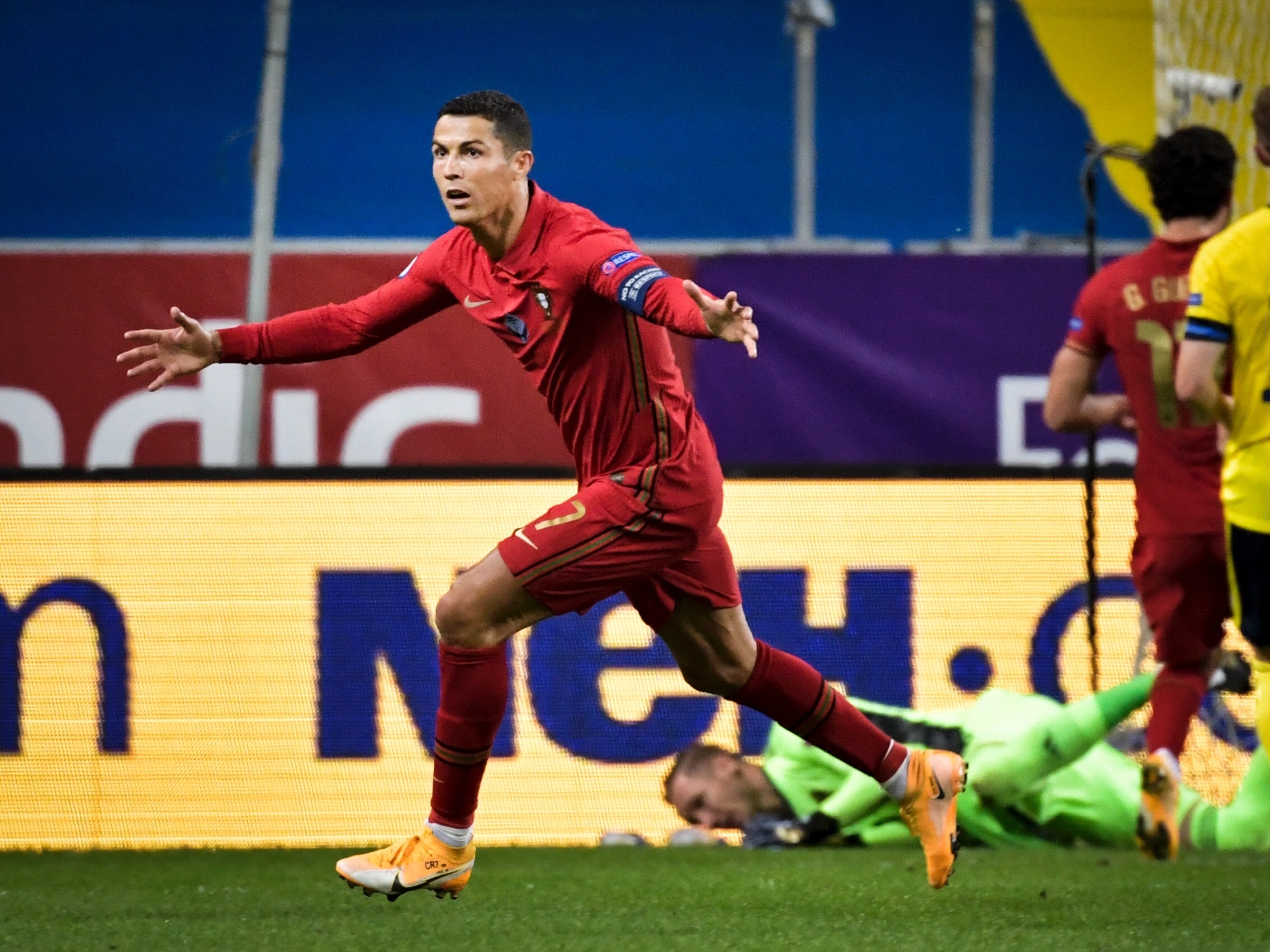 Veja os golos. Cristiano Ronaldo bisa de pé esquerdo e assiste na Liga dos  Campeões Asiática