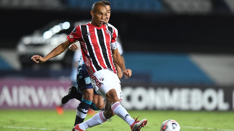 Zagueiro Miranda na partida entre São Paulo e Racing pela Libertadores - Staff Images / CONMEBOL