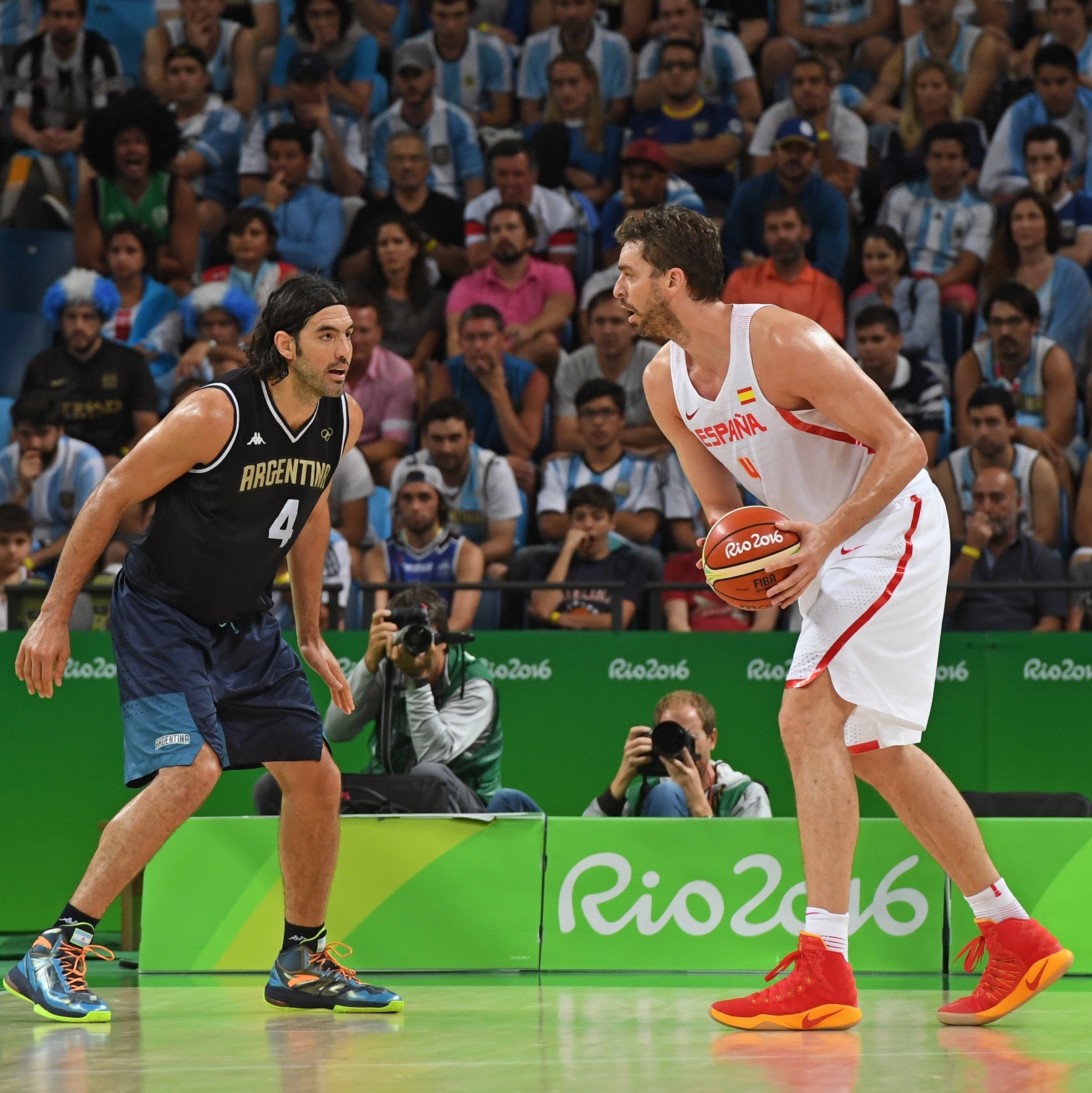 Basquete masculino: EUA x Argentina - 17/08/2016 - Esporte - Fotografia -  Folha de S.Paulo