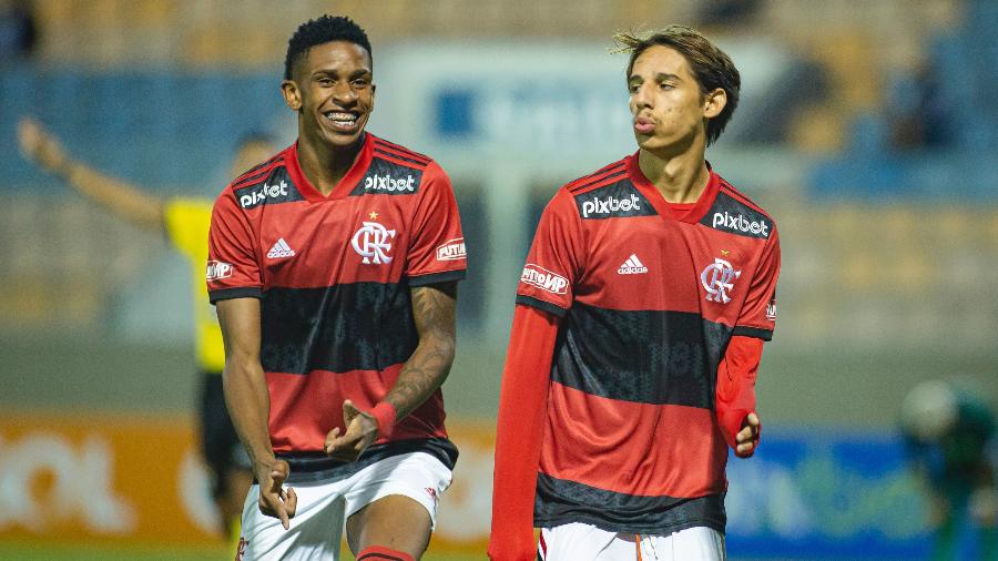 Jogadores da base do Flamengo comemoram gol na Copinha - Diogo Reis/AGIF