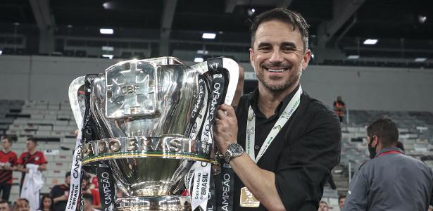 Diretor, reforços e novas lideranças: o Corinthians para 2024
