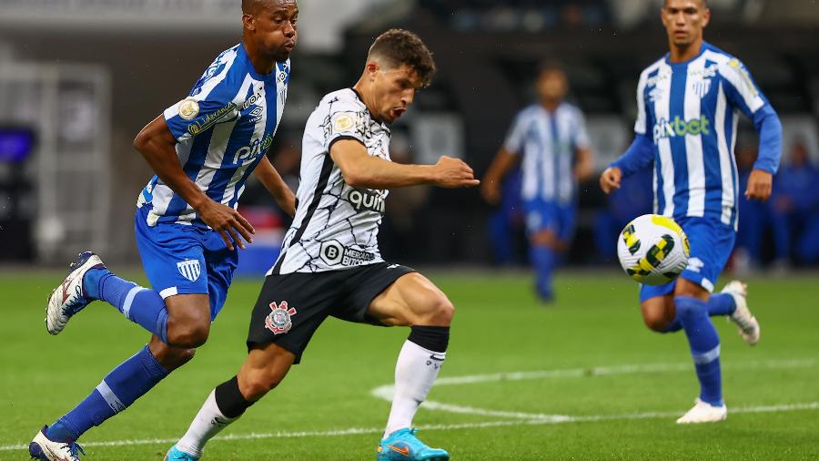 Rafael Ramos estreia pelo Corinthians em jogo diante do Avaí, pelo Brasileirão de 2022 - Marcello Zambrana/AGIF
